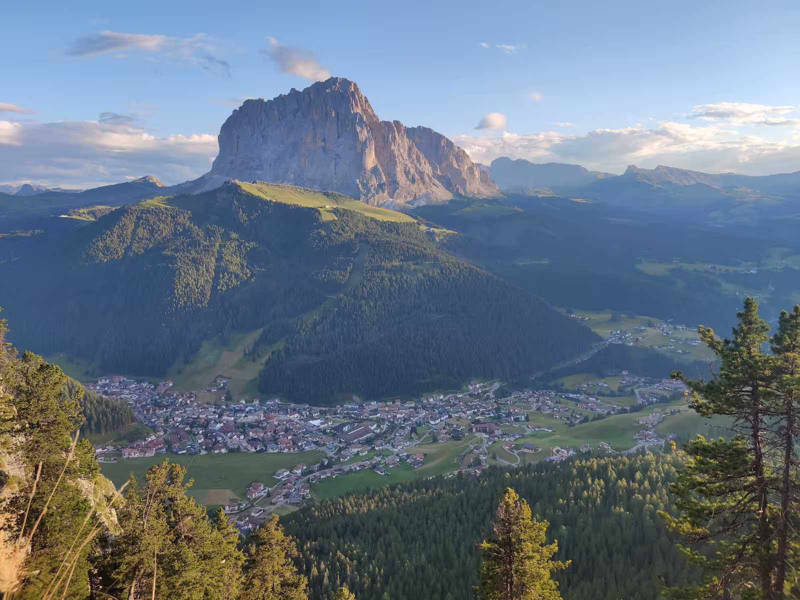 Gibt es beheizte Skidepots an der Ciampinoi-Bahn? in Selva di Val Gardena - Scenic view